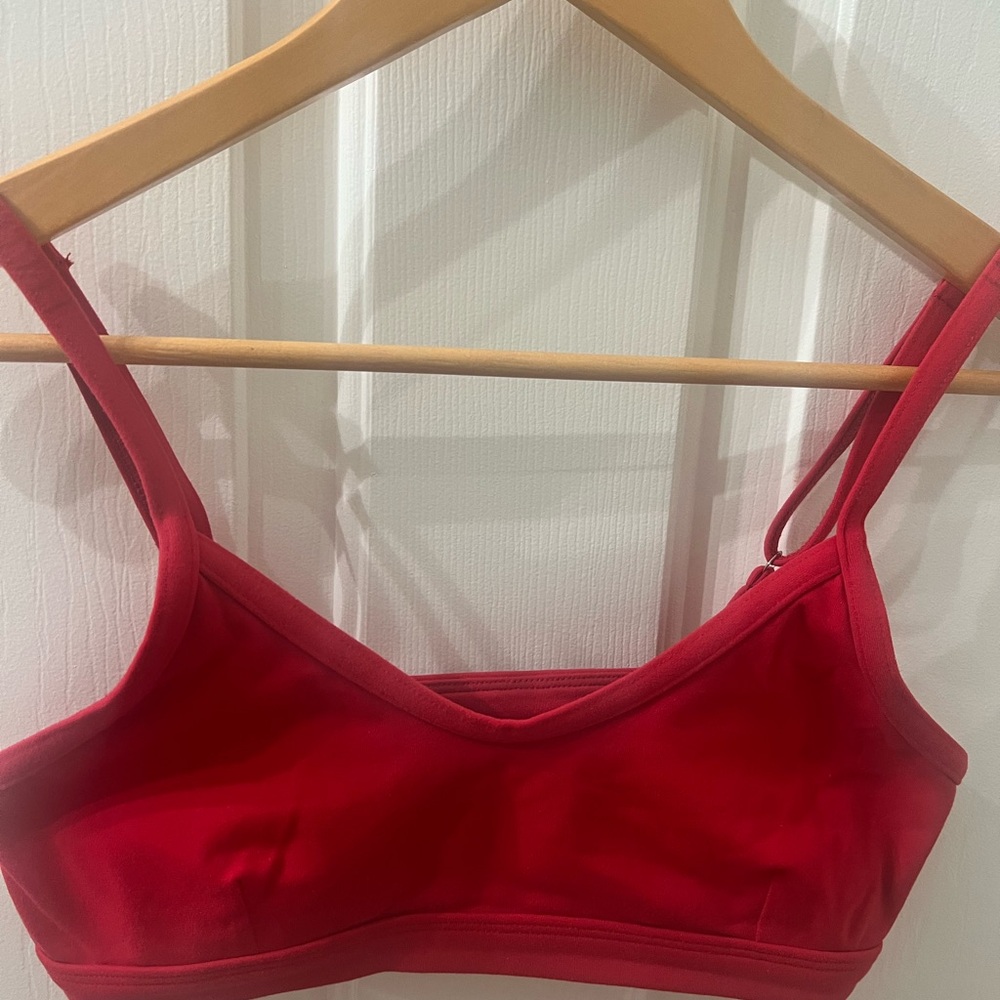 Bombshell Red Sports bra. NWOT. Size M.